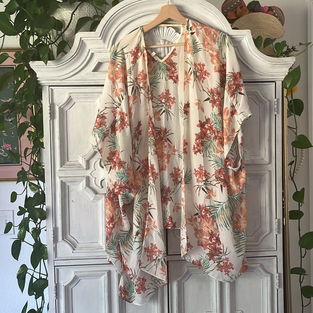 5 for $25! Maurice’s Floral Orange and Cream Kimono with Keyhole Back OSFM.
